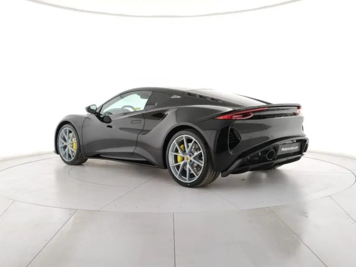 Lotus Emira nuova a Modena (3)