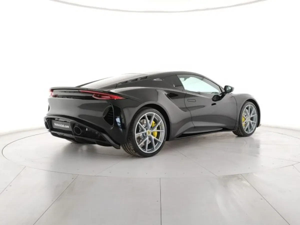 Lotus Emira nuova a Modena (5)