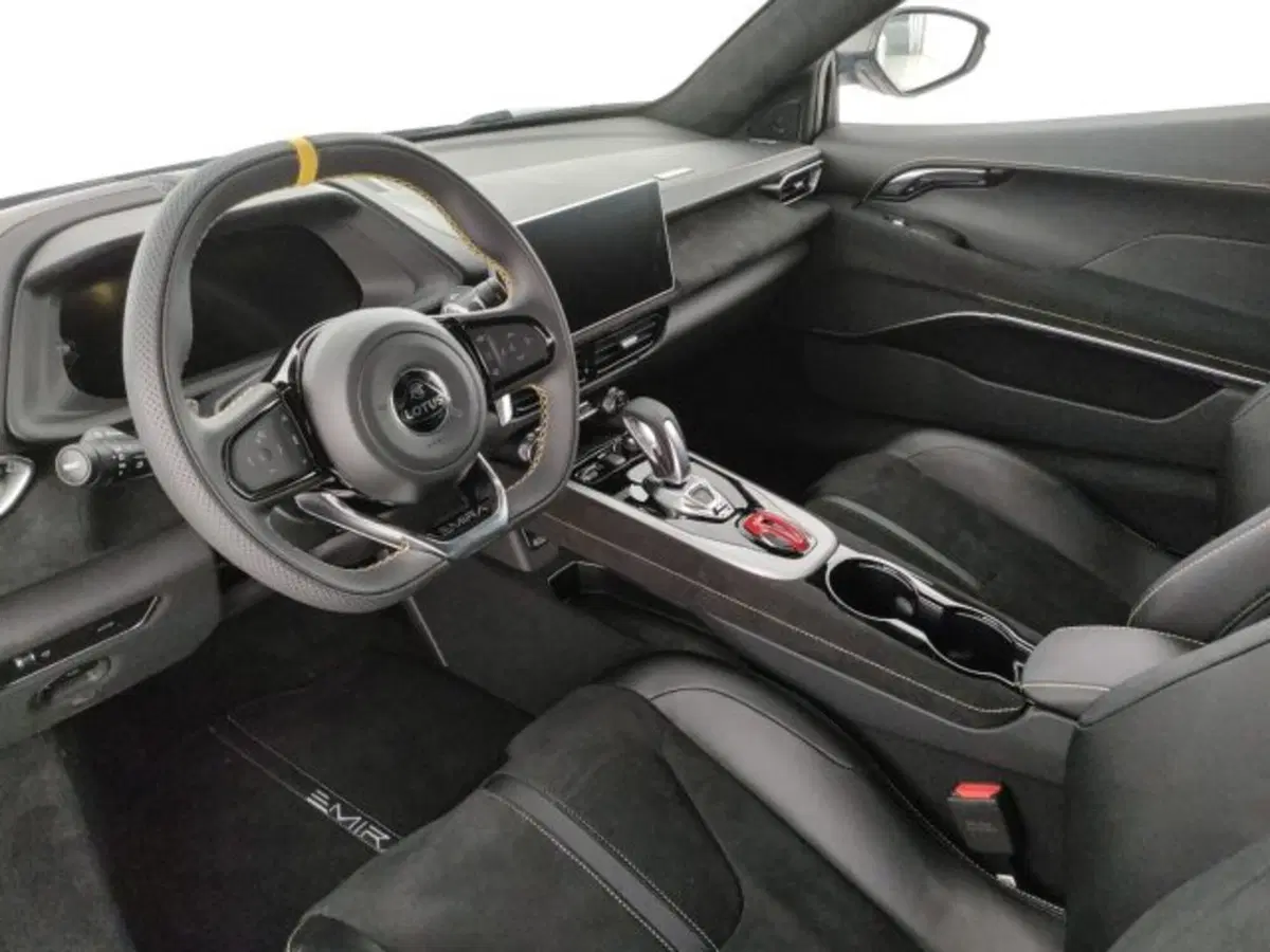 Lotus Emira nuova a Modena (9)