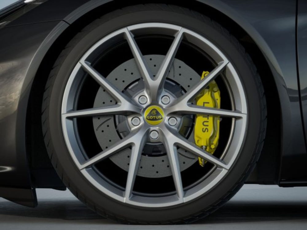 Lotus Emira nuova a Modena (13)