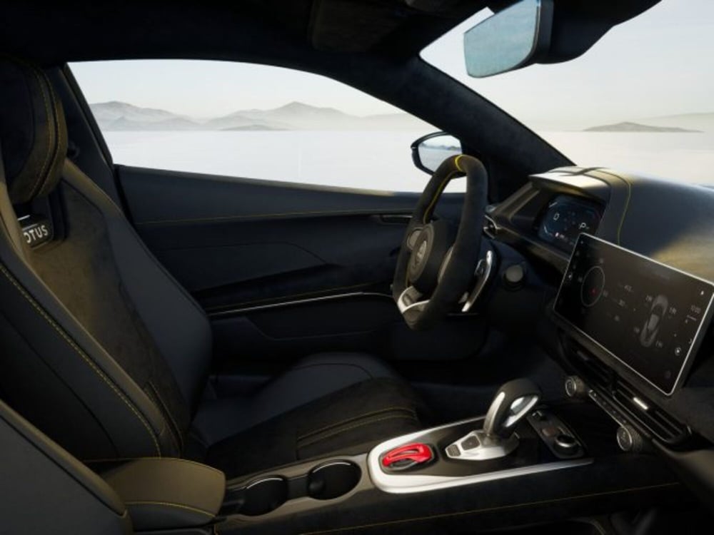 Lotus Emira nuova a Modena (14)