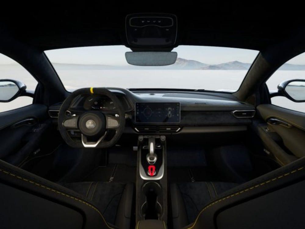Lotus Emira nuova a Modena (16)