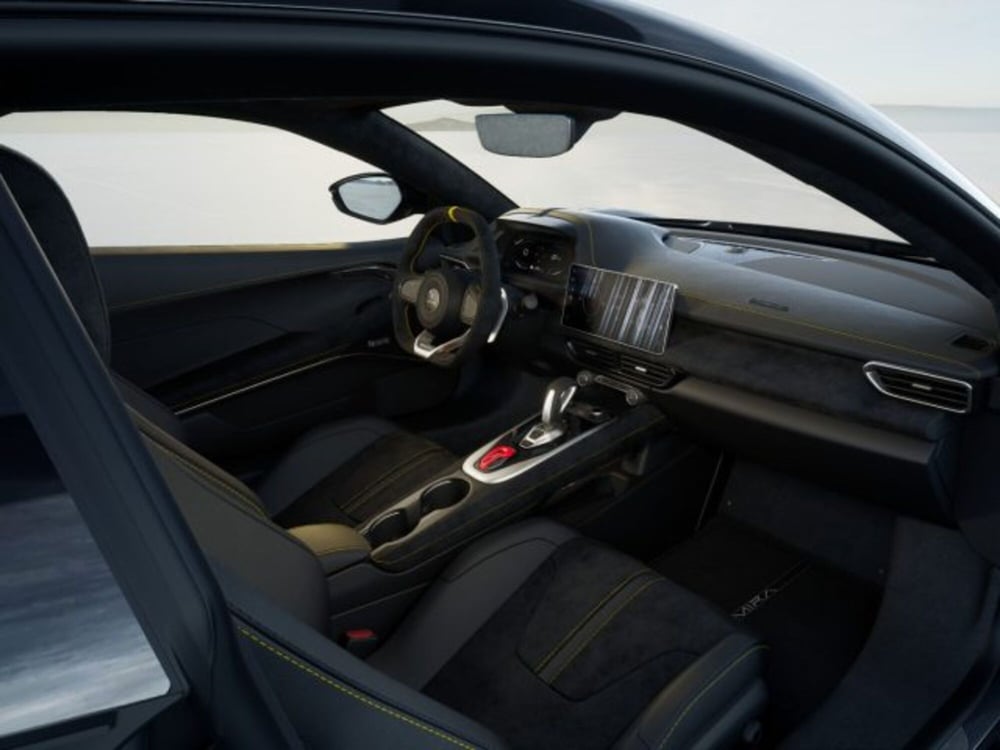 Lotus Emira nuova a Modena (17)