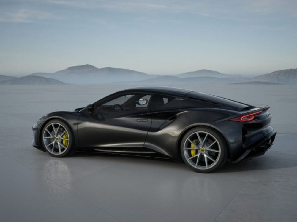 Lotus Emira nuova a Modena (3)