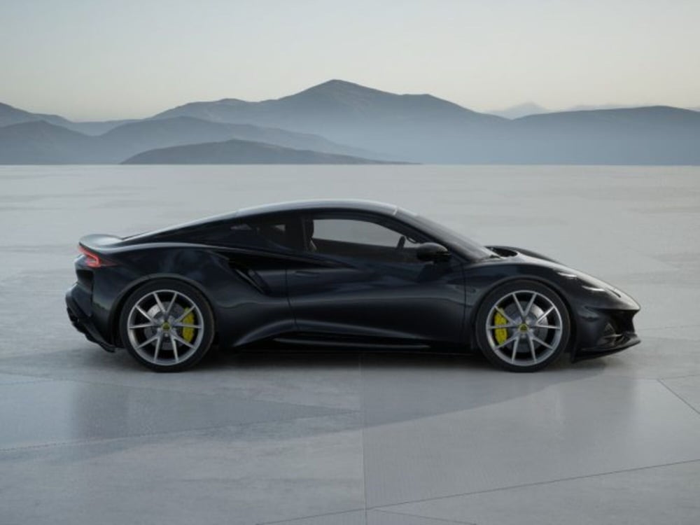 Lotus Emira nuova a Modena (8)