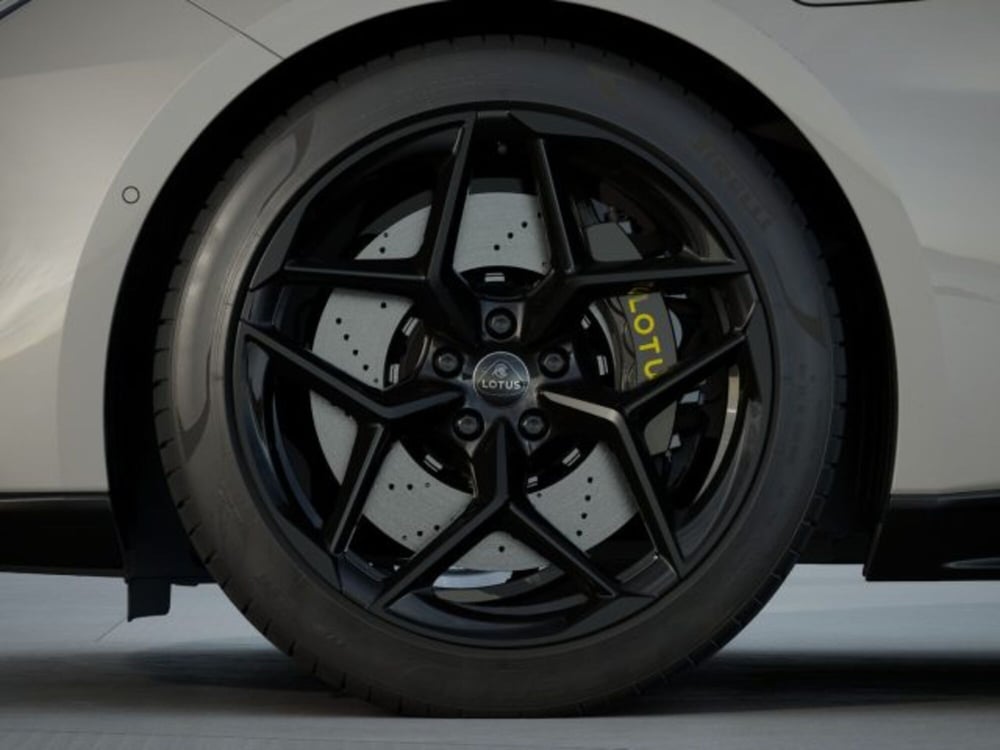 Lotus Emeya nuova a Modena (13)