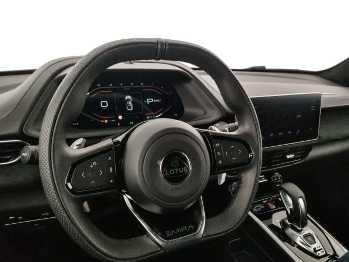 Lotus Emira nuova a Modena (10)