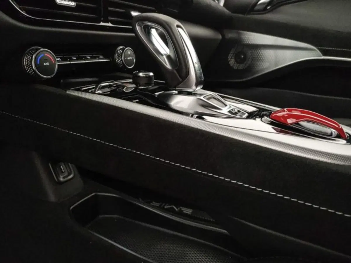Lotus Emira nuova a Modena (13)