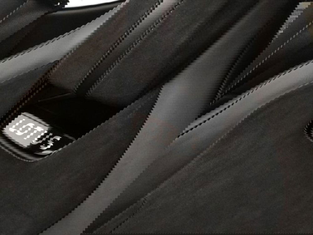 Lotus Emira nuova a Modena (18)