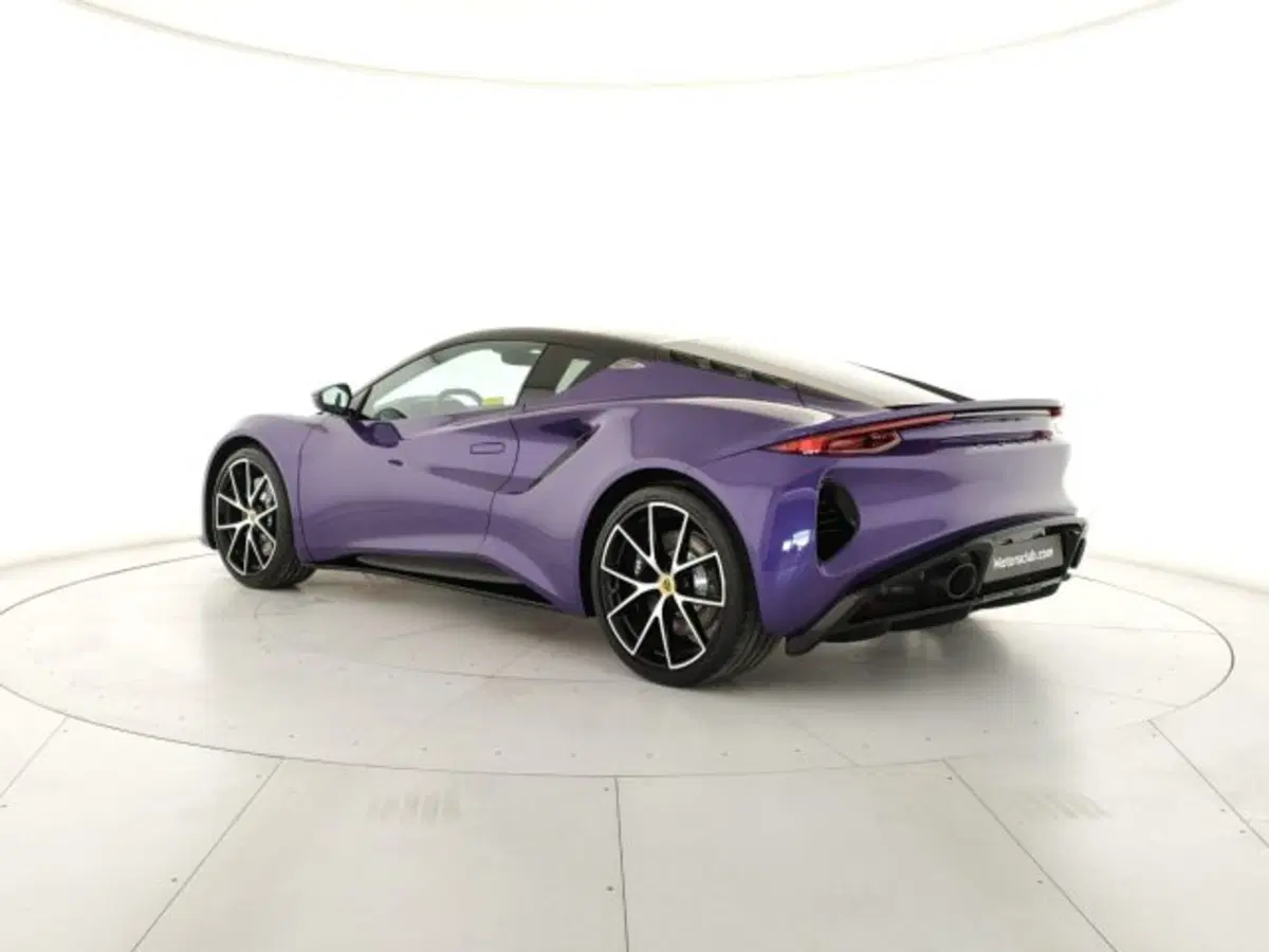 Lotus Emira nuova a Modena (3)