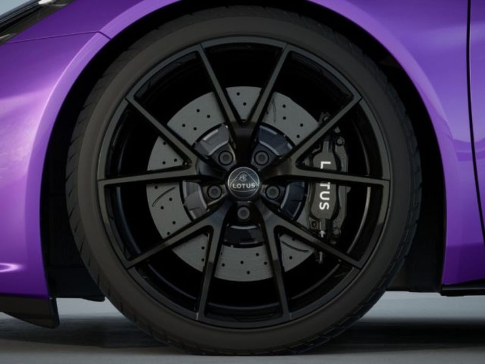 Lotus Emira nuova a Modena (13)