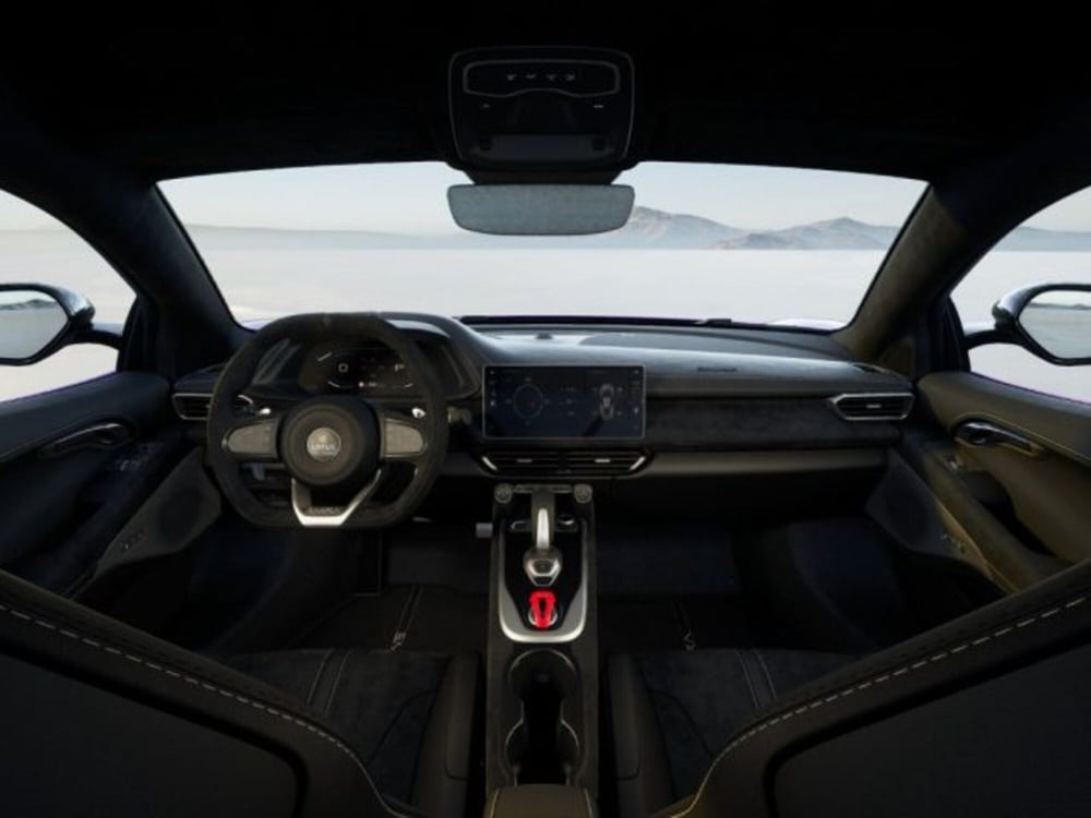 Lotus Emira nuova a Modena (16)