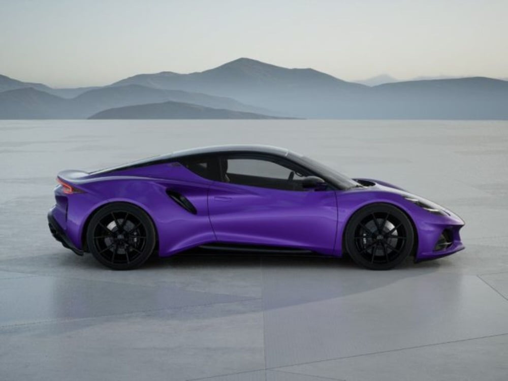 Lotus Emira nuova a Modena (8)