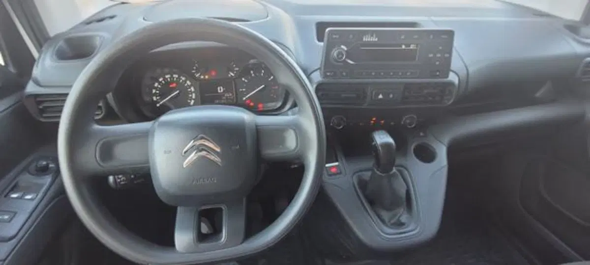 Citroen Berlingo usata a Napoli (10)