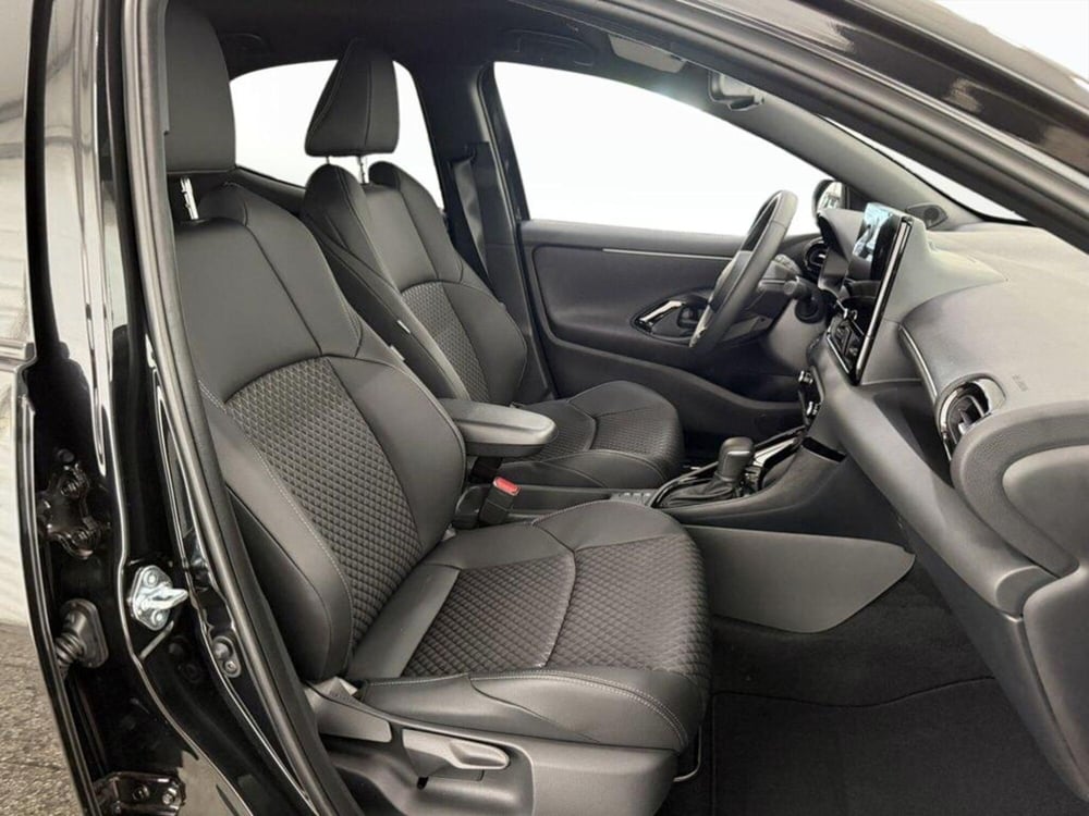 Toyota Yaris Cross nuova a Monza e Brianza (9)