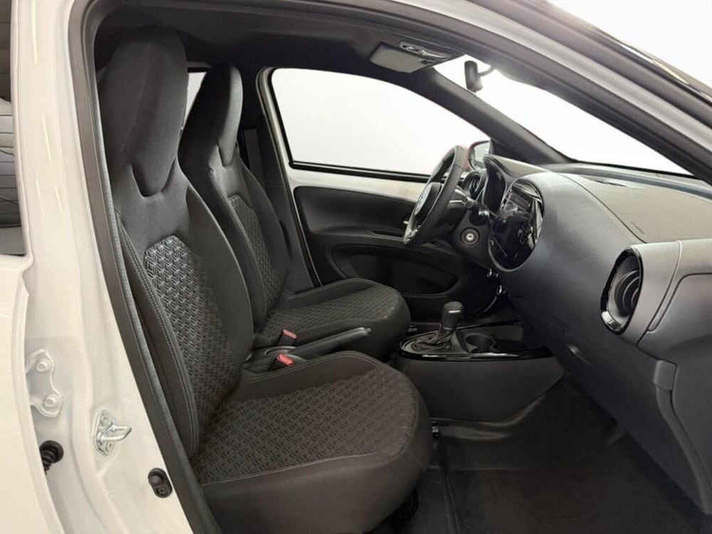 Toyota Aygo X nuova a Monza e Brianza (9)
