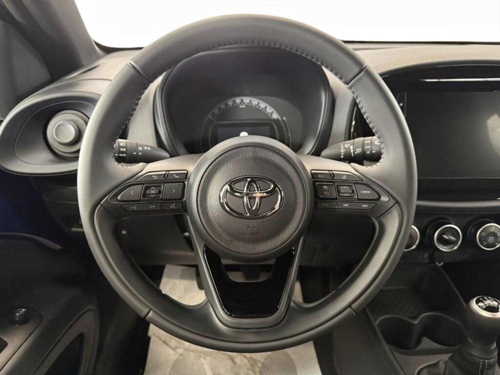 Toyota Aygo X nuova a Monza e Brianza (7)