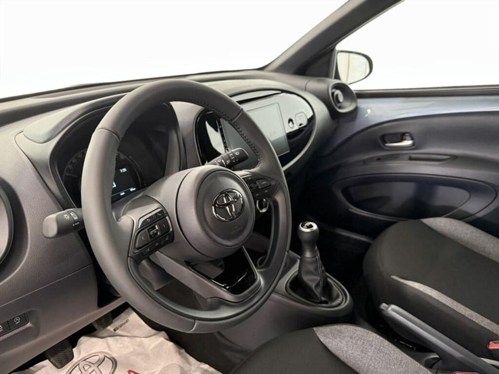 Toyota Aygo X nuova a Monza e Brianza (11)