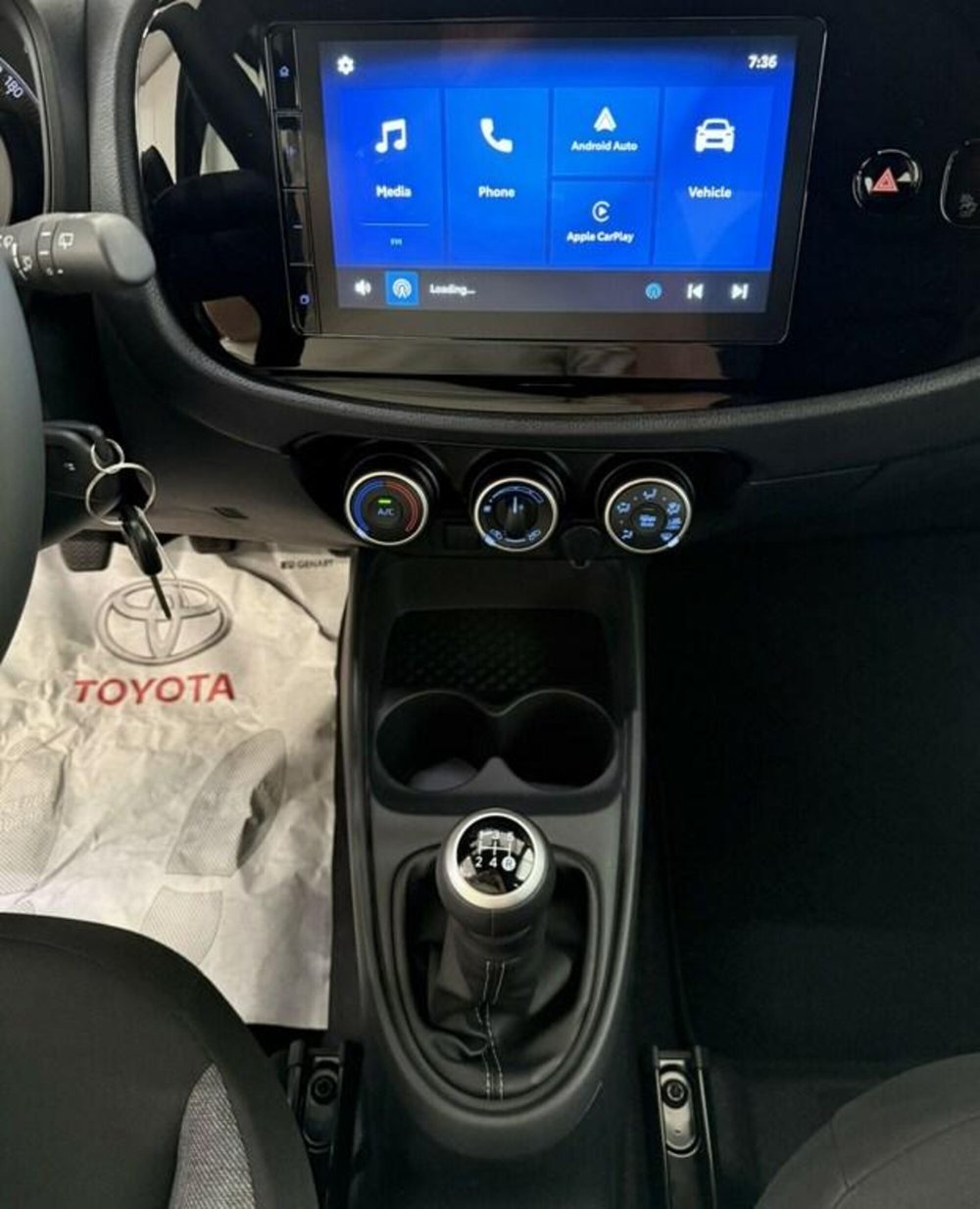 Toyota Aygo X nuova a Monza e Brianza (12)