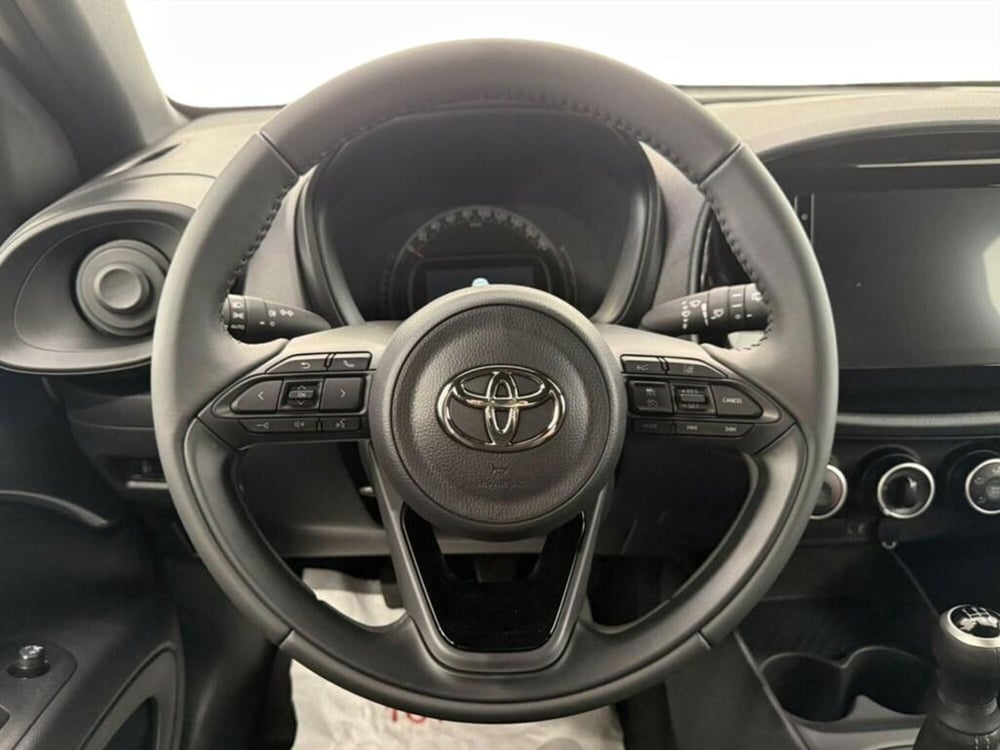 Toyota Aygo X nuova a Monza e Brianza (7)