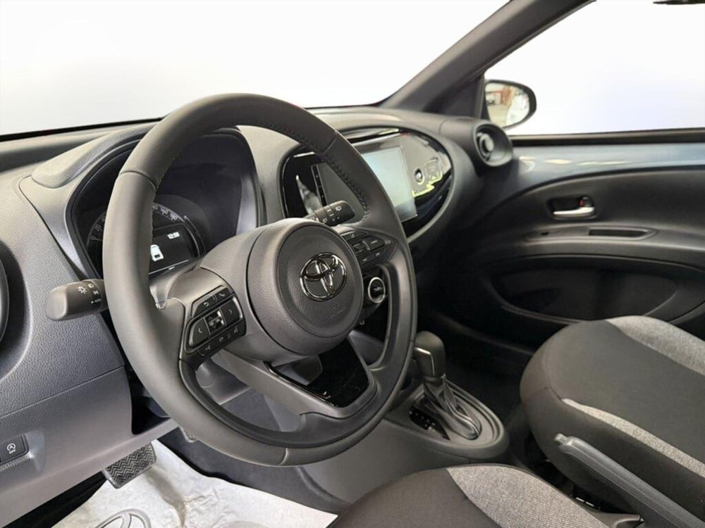 Toyota Aygo X nuova a Monza e Brianza (11)