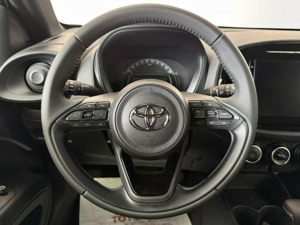 Toyota Aygo X nuova a Monza e Brianza (7)