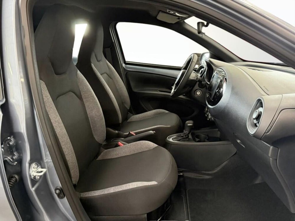 Toyota Aygo X nuova a Monza e Brianza (9)