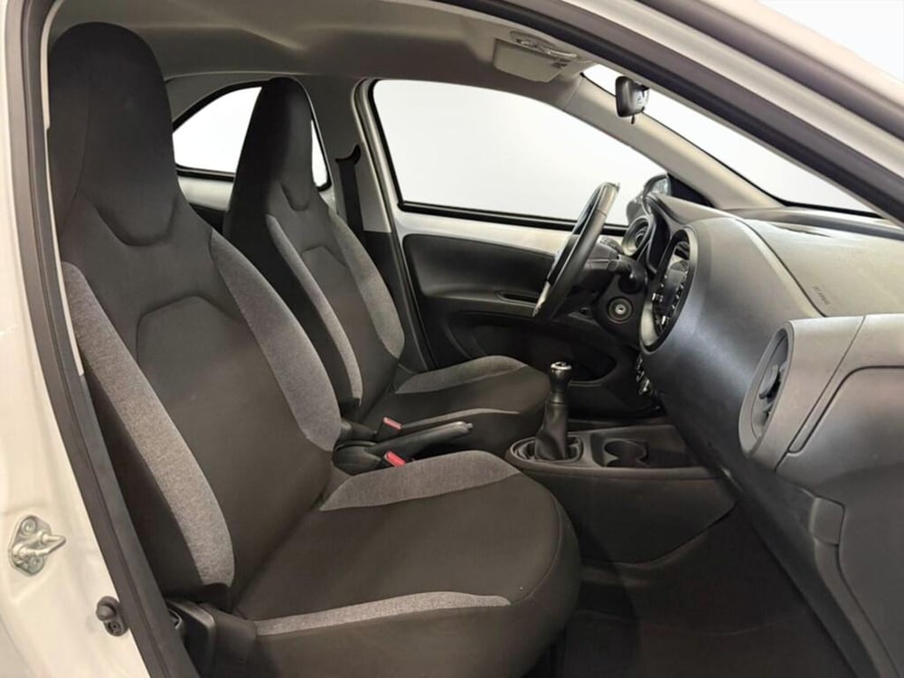 Toyota Aygo X nuova a Monza e Brianza (9)