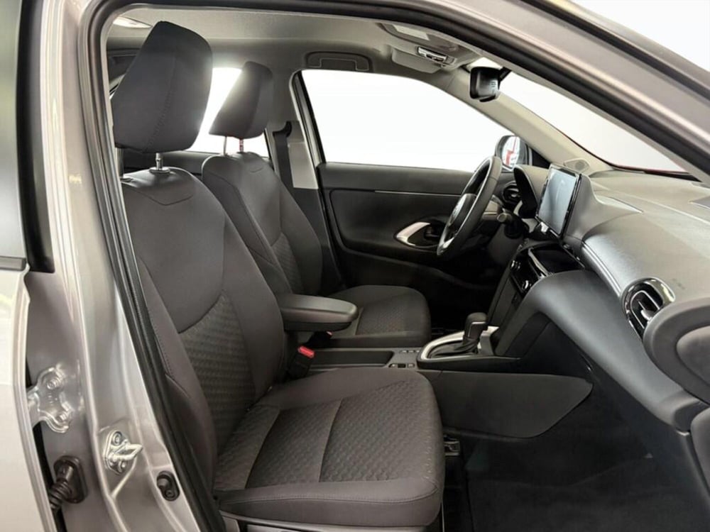 Toyota Yaris Cross nuova a Monza e Brianza (9)