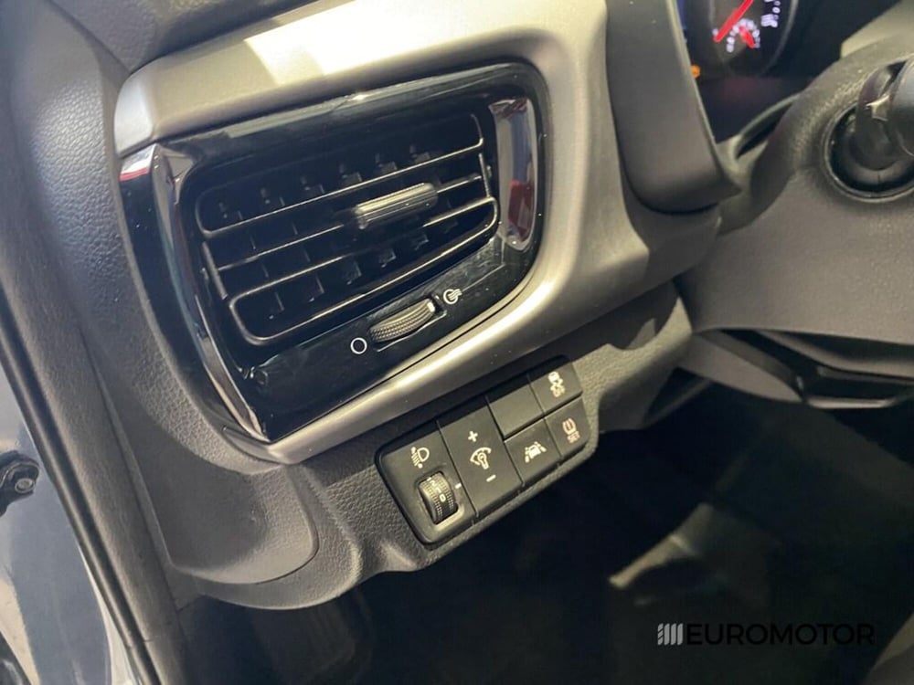 Kia Rio usata a Bari (12)