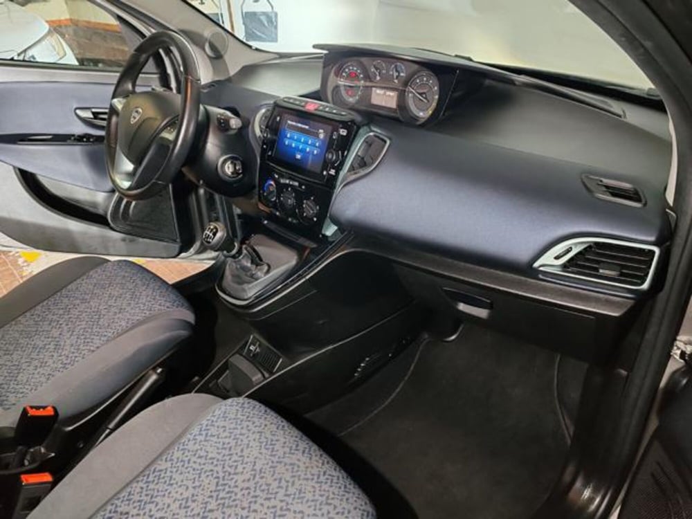 Lancia Ypsilon usata a Torino (11)