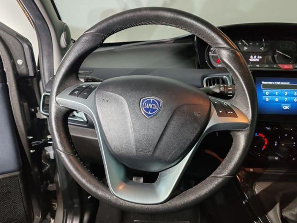 Lancia Ypsilon usata a Torino (14)