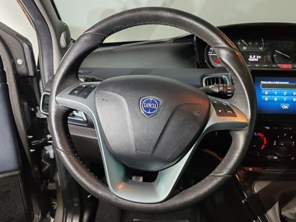Lancia Ypsilon usata a Torino (10)