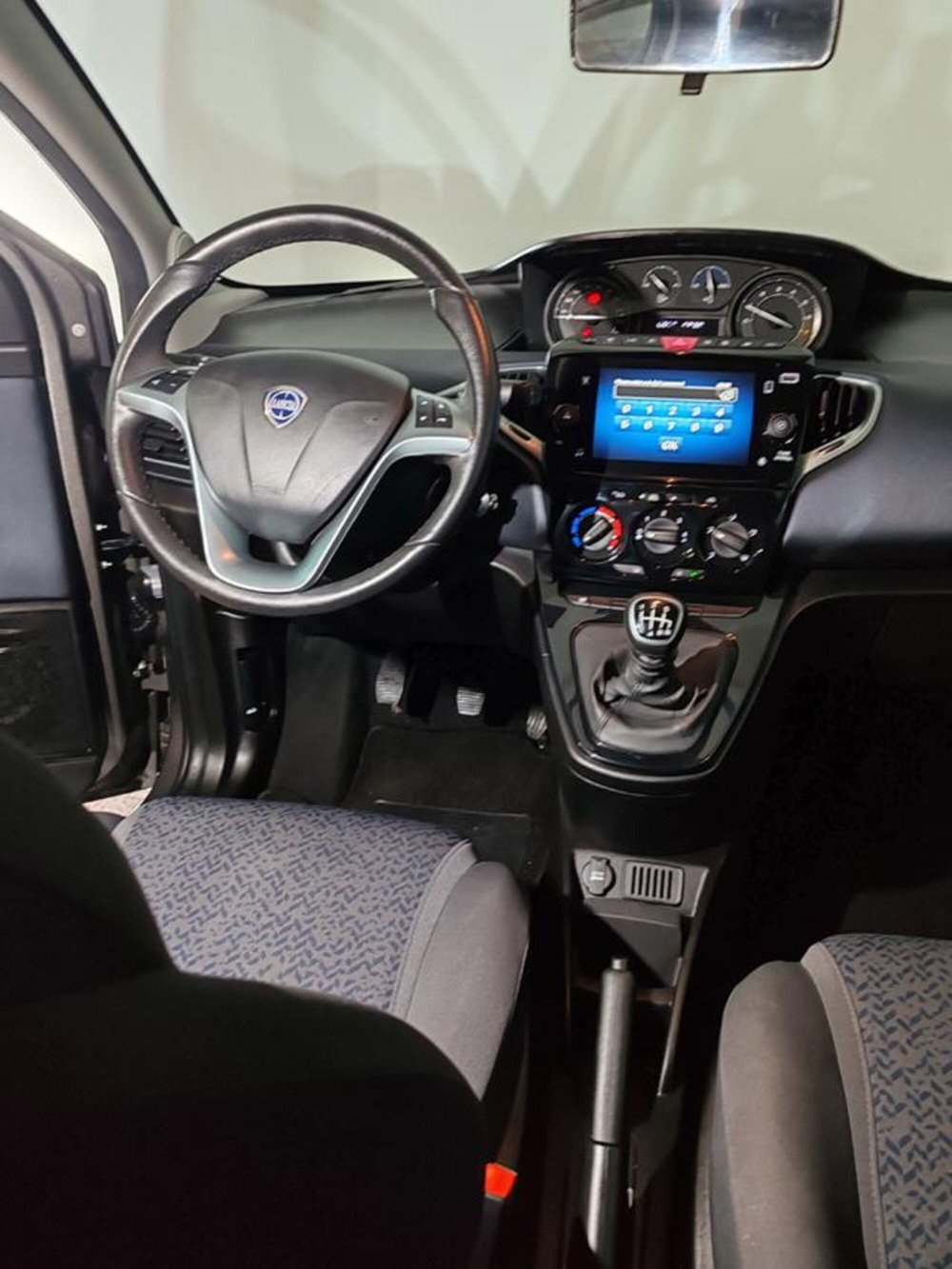 Lancia Ypsilon usata a Torino (13)