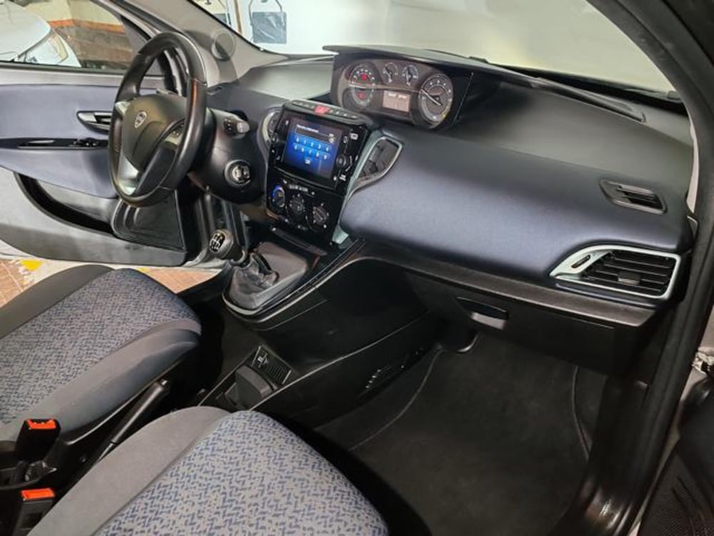 Lancia Ypsilon usata a Torino (14)