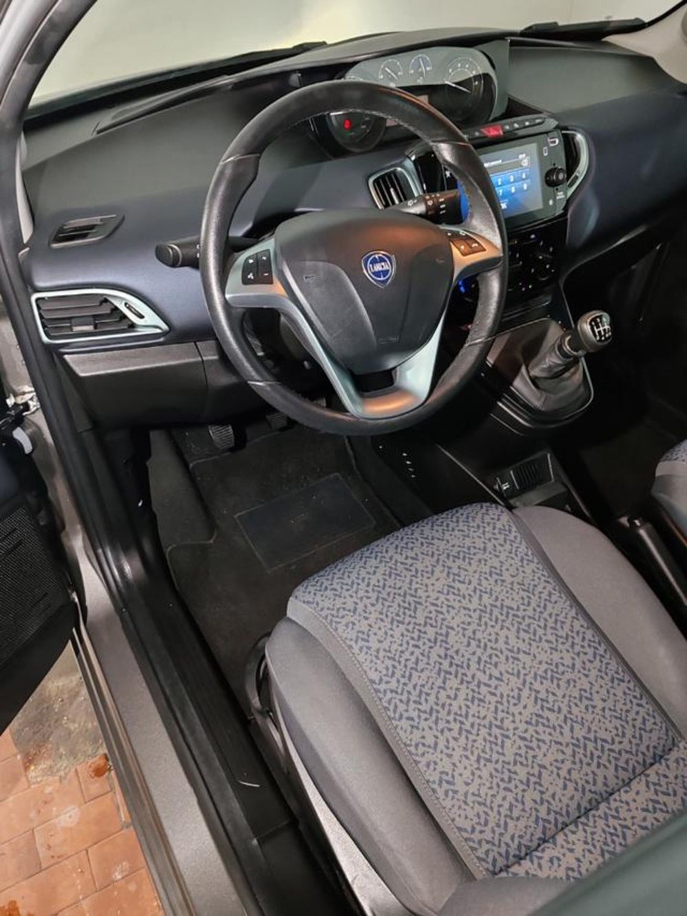 Lancia Ypsilon usata a Torino (8)