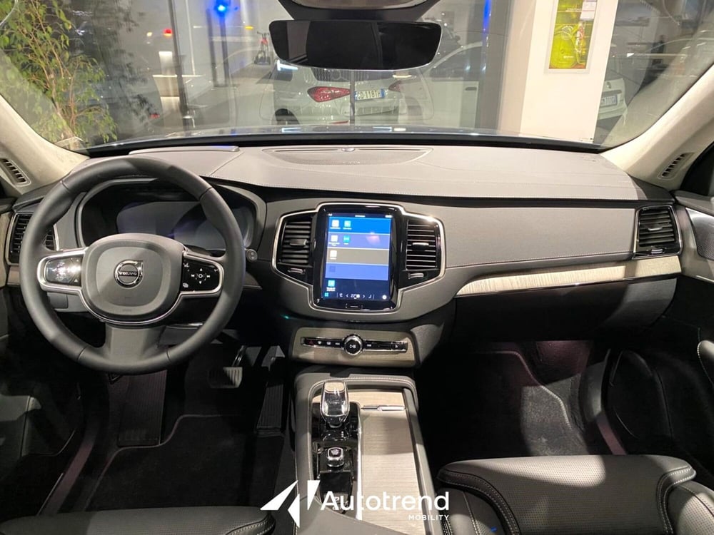 Volvo XC90 nuova a Bari (11)