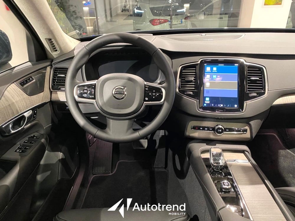 Volvo XC90 nuova a Bari (12)