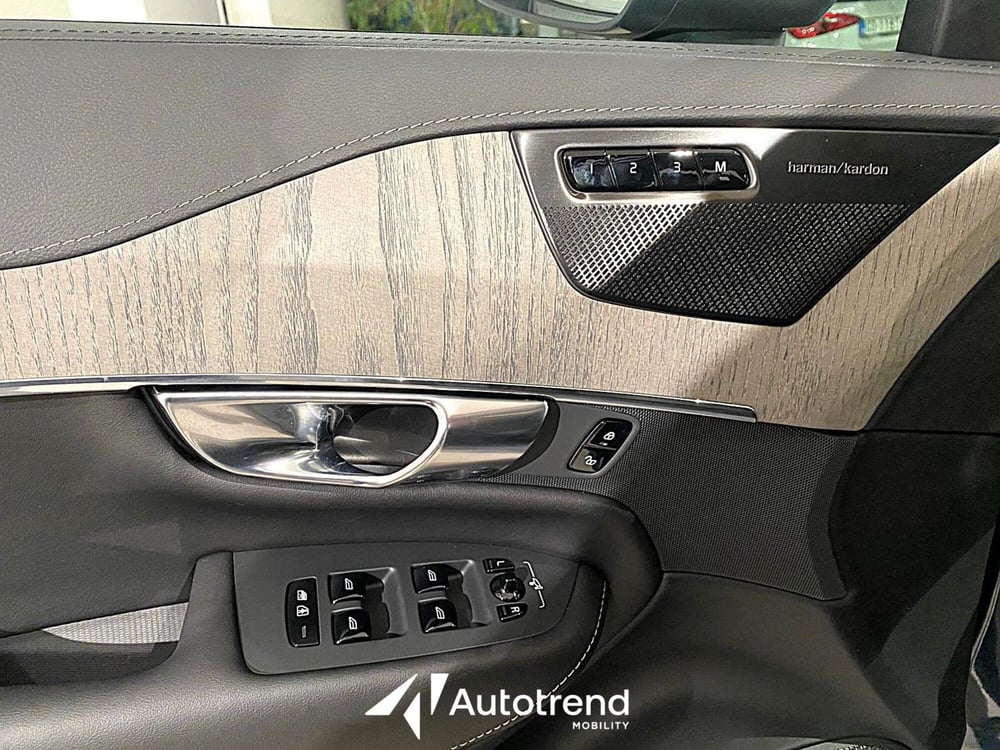 Volvo XC90 nuova a Bari (13)