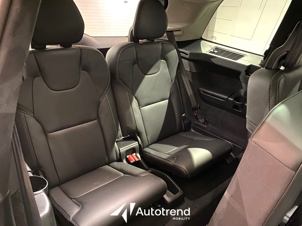 Volvo XC90 nuova a Bari (16)