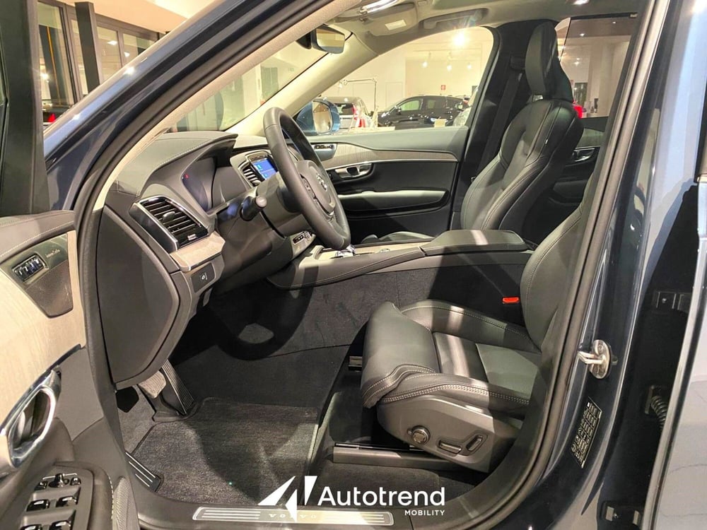 Volvo XC90 nuova a Bari (6)