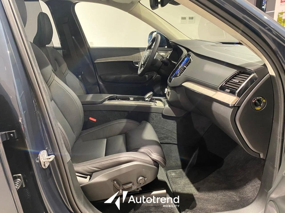 Volvo XC90 nuova a Bari (9)