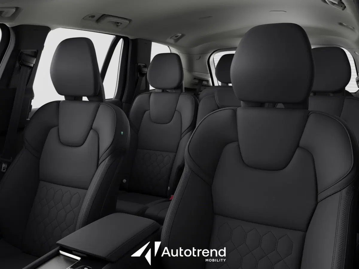 Volvo XC90 nuova a Bari (9)