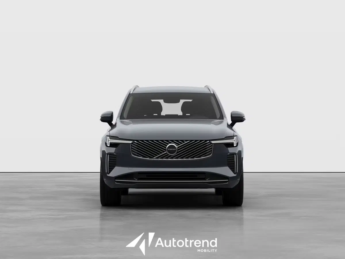 Volvo XC90 nuova a Bari (3)