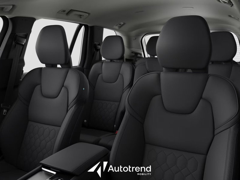 Volvo XC90 nuova a Bari (8)