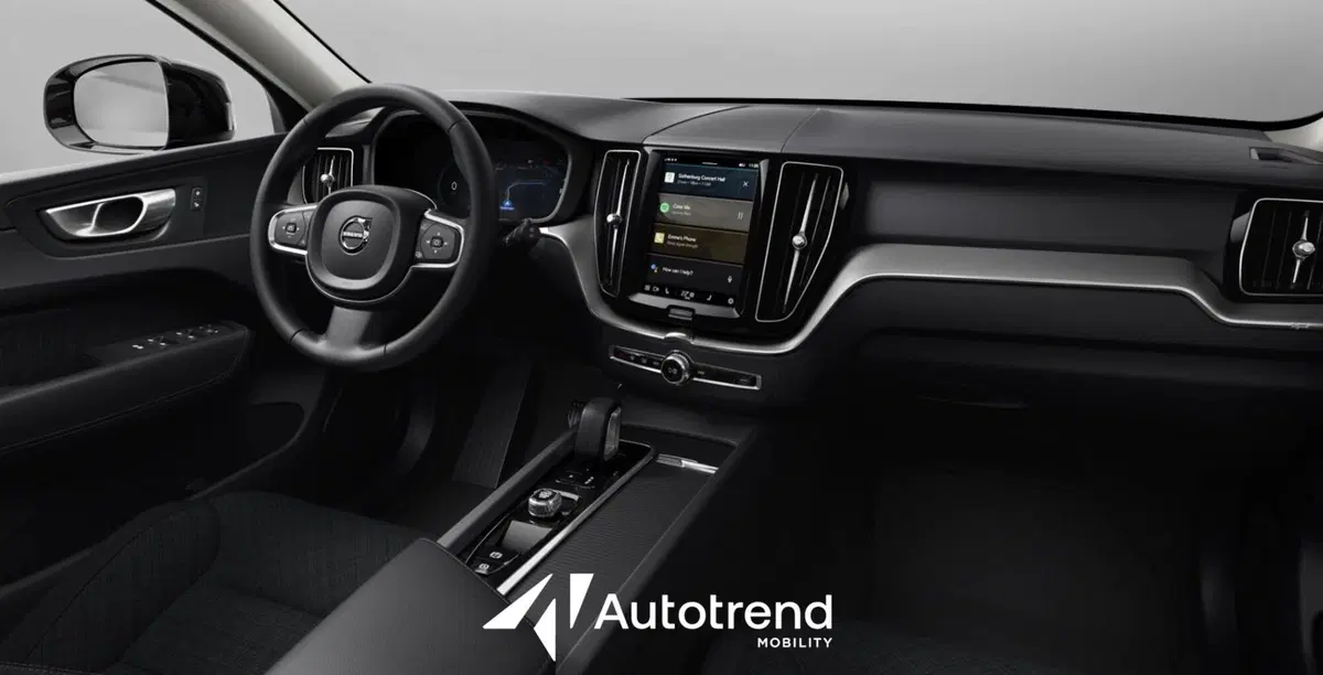 Volvo XC60 nuova a Bari (5)