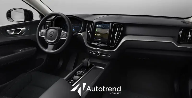 Volvo XC60 nuova a Bari (5)