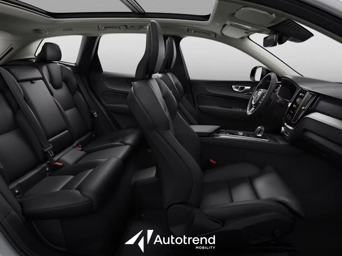 Volvo XC60 nuova a Bari (10)
