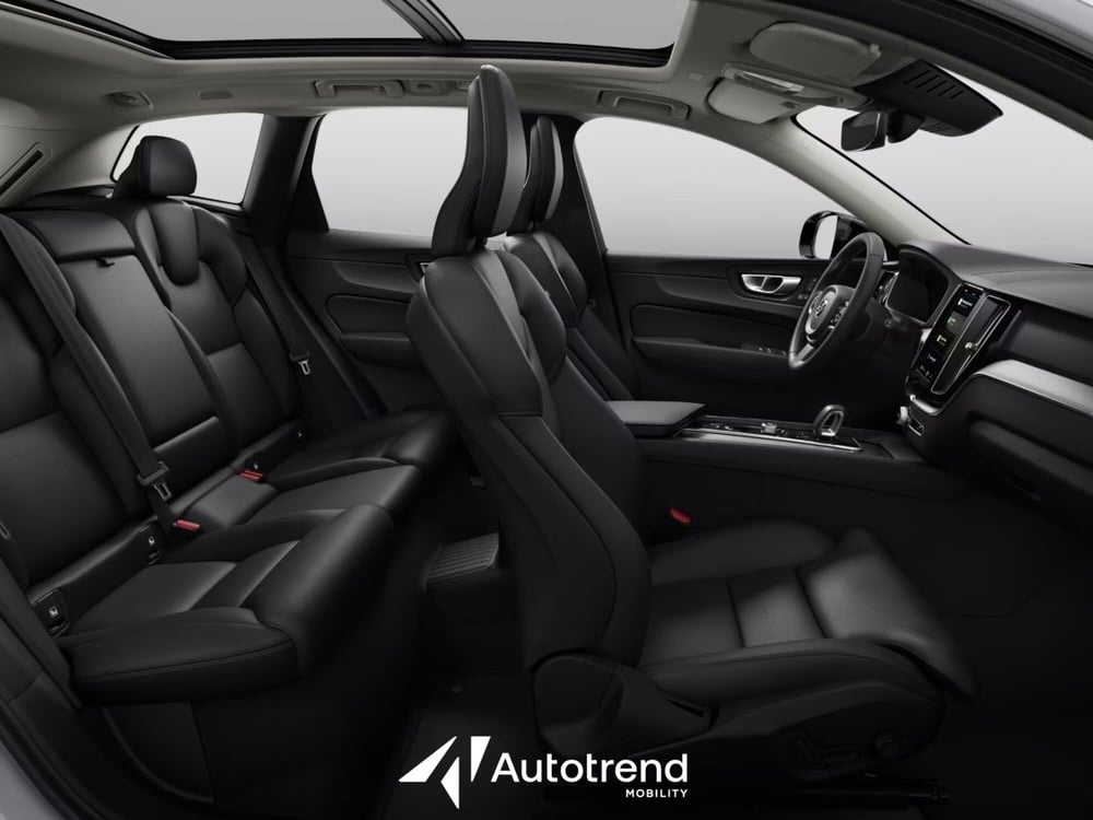 Volvo XC60 nuova a Bari (10)