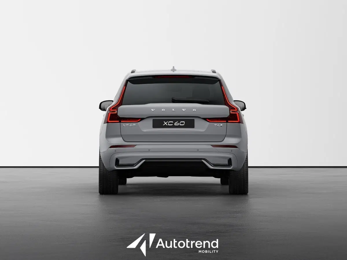 Volvo XC60 nuova a Bari (4)